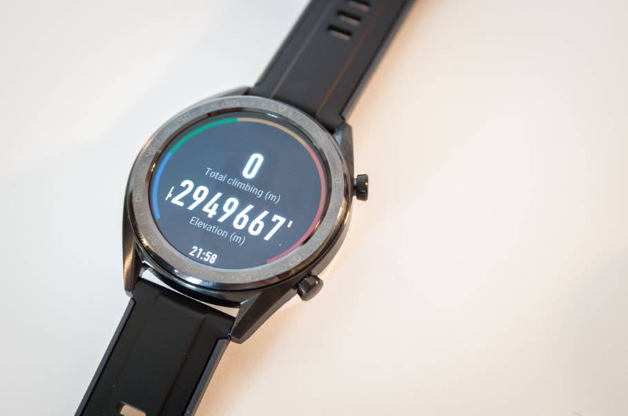 Huawei Watch GT in der Sport-Version mit Kunststoffarmband