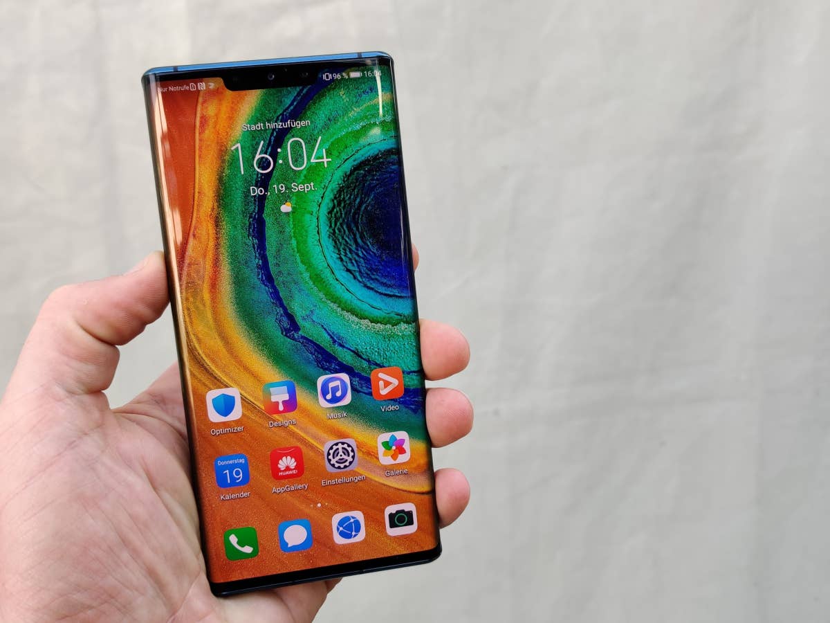 Huawei Mate 30 Pro in der Hand