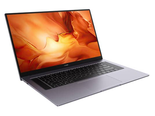 Huawei MateBook D16 aufgeklappt in der Frontansicht.