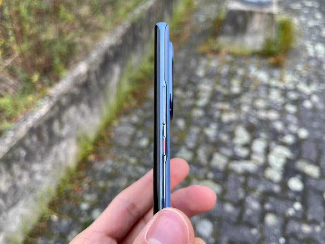 Das Huawei Nova 9 von der Seite