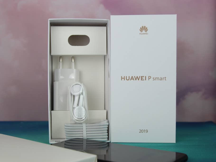 Huawei P Smart 2019 Unboxing 5