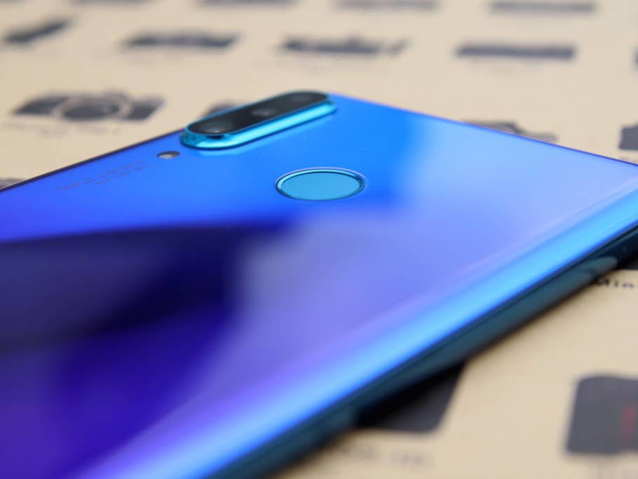 blaues Huawei P30 Lite