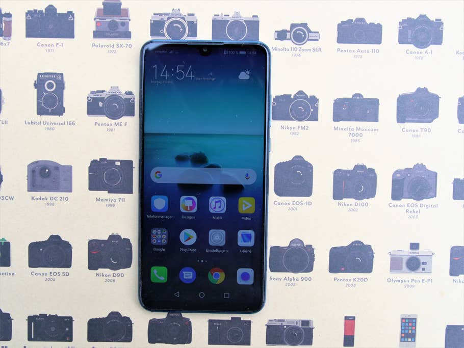Huawei P30 Lite vor Kamerahintergrund