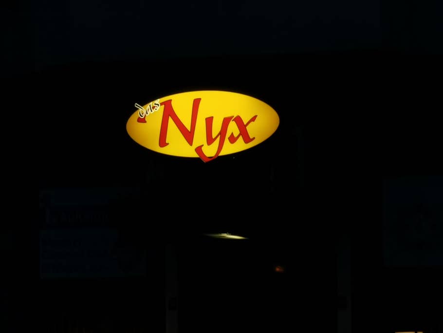Schild des Nyx bei Dämmerung