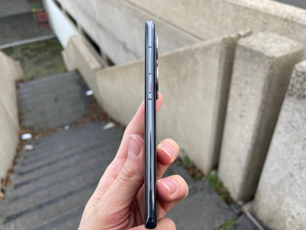 Auch mit dem Kameramodul ist das Huawei P50 Pro sehr schlank