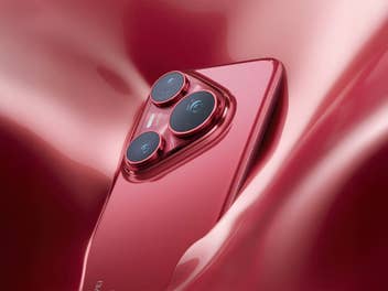 Huawei Pura 80 Pro in Red Velvet Rückansicht.