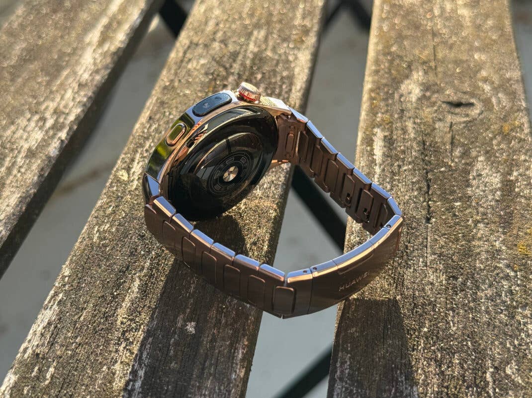 Huawei Watch 5 (42mm) mit Gliederarmband in Sandgold