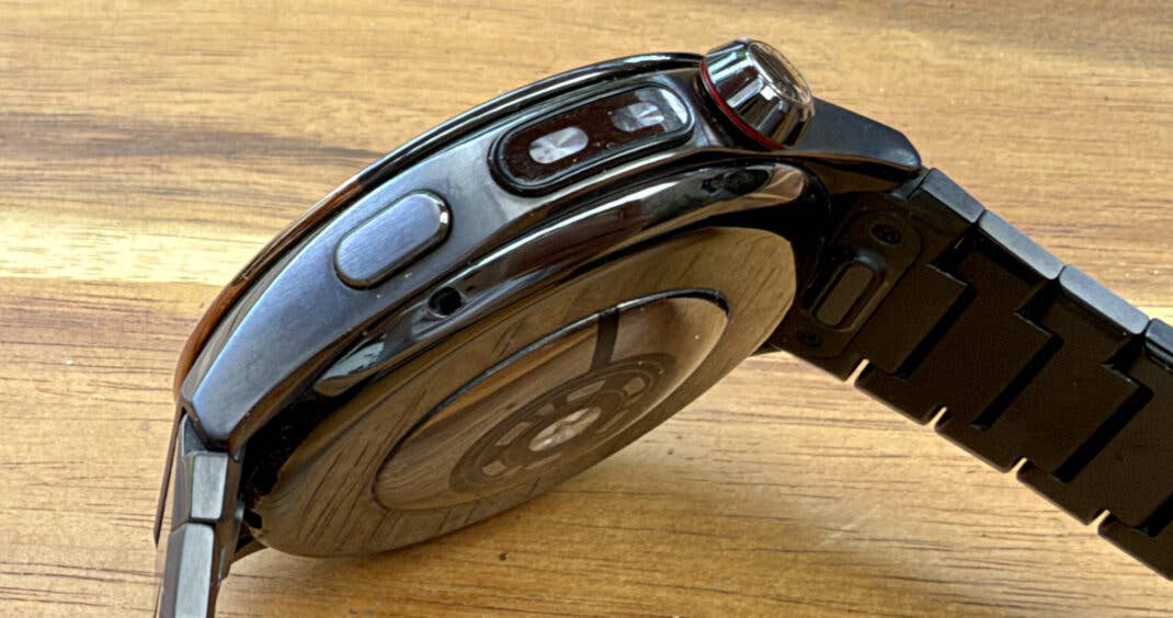 Huawei Watch 6 Pro mit X-tap-Sensor an der Seite.