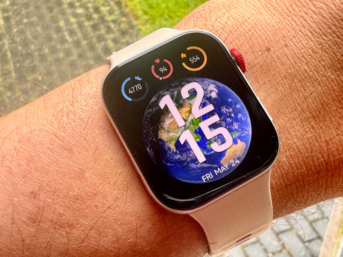 Huawei Watch Fit 3 am Handgelenk von Hayo Lücke im Test für inside digital.