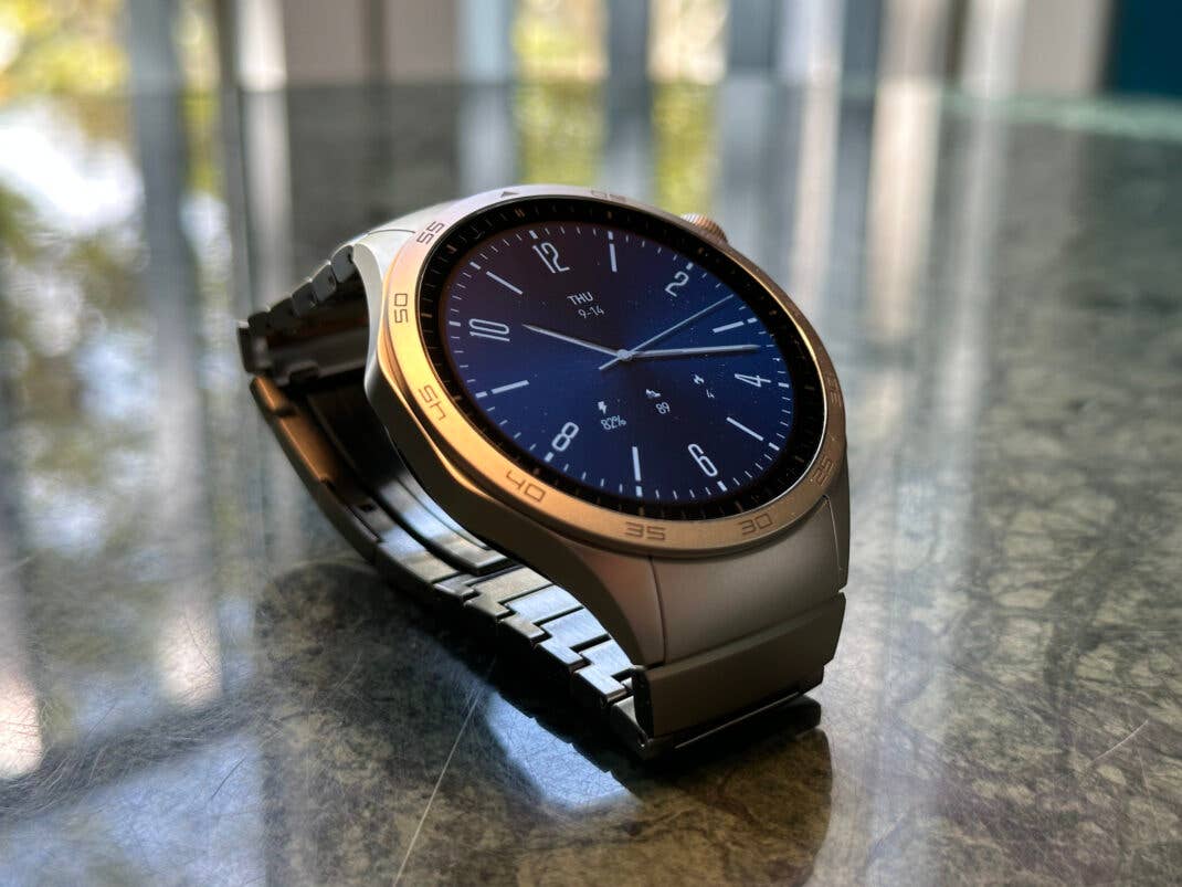Huawei Watch GT 4 mit Edelstahl-Gliederarmband
