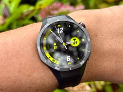 Huawei Watch GT 5 Pro im Test von inside digital am Handgelenk von Hayo Lücke.