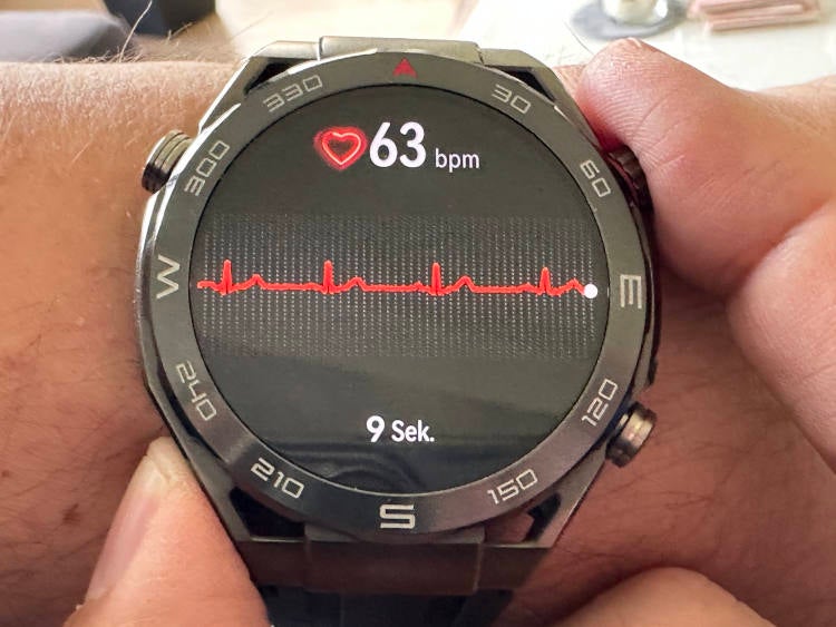 EKG-Erstellung auf der Huawei Watch Ultimate.