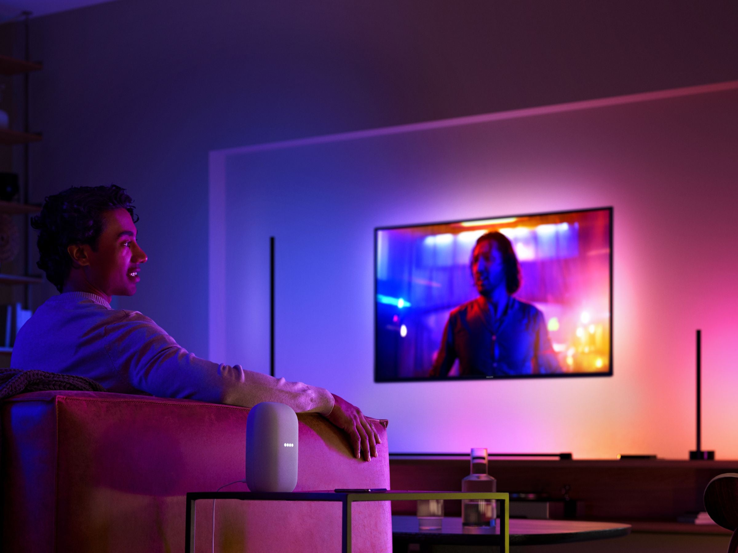 Hue Play Gradient Lightstrip: Philips' neuer LED-Strip bringt Ambilight für  Fernseher - ComputerBase