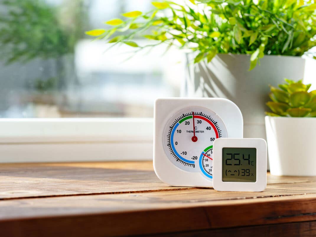 Hygrometer mit Feuchtigkeits und Temperaturanzeige