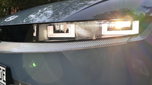 LED-Scheinwerfer im Pixel-Design am Hyundai IONIQ 5 (2023).