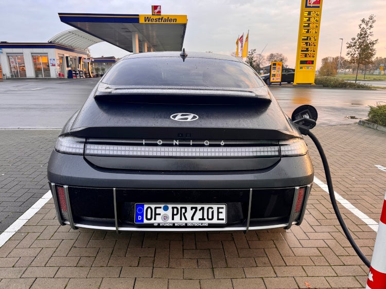 Heckansicht des Hyundai IONIQ 6.