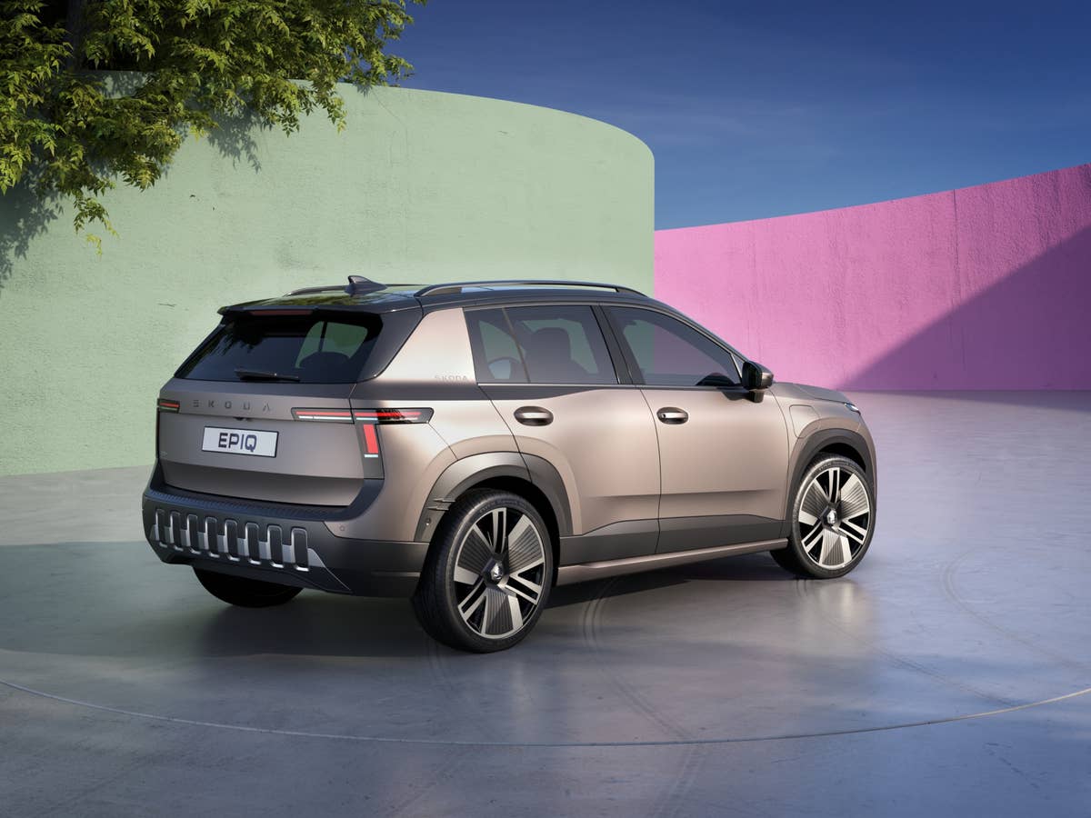 Skoda Epiq Showcar in der Heckansicht von der Seite.