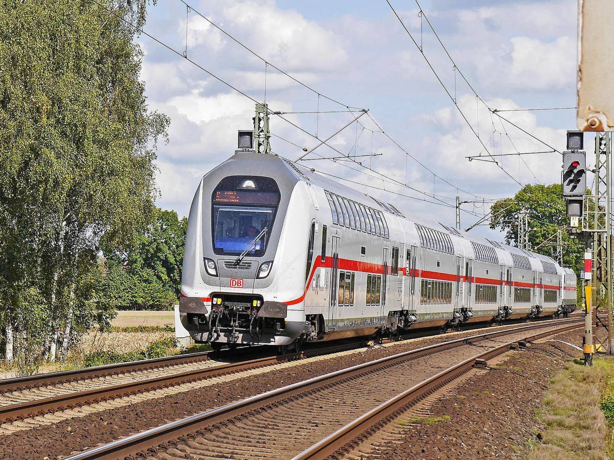 Intercity 2: Ein IC2 der Deutschen Bahn