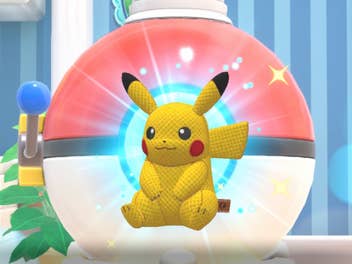 Pikachu sitzt vor einem leuchtenden Pokéball in einer bunten Umgebung.
