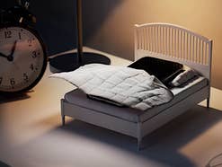 Jeder will es haben: IKEA verkauft jetzt ein Handy-Zubehör, das Geld spart, während man schläft