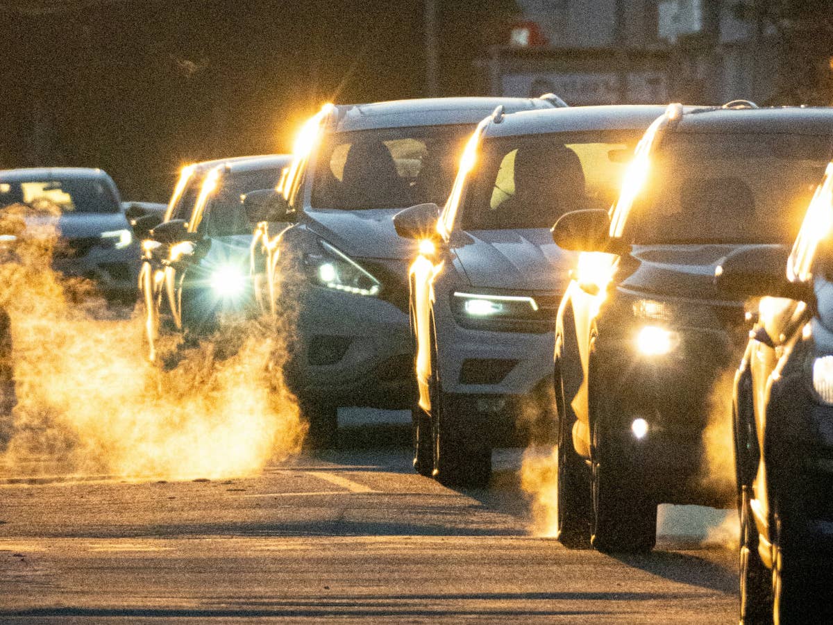 Im Auto ist es wenigstens warm