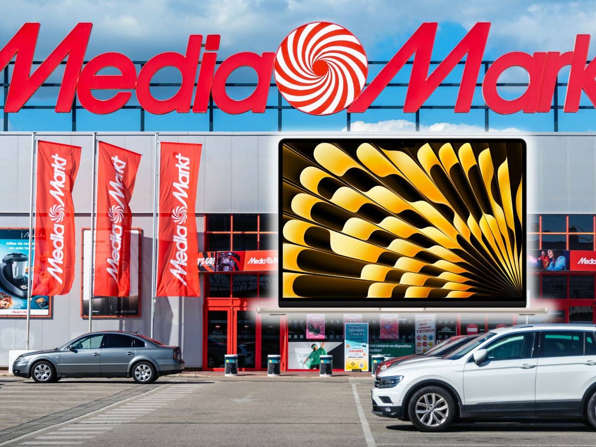 MacBook Air (M4, 2025) bei MediaMarkt Im Hintergrund ein MediaMarkt-Store, davor das MacBook Air M4