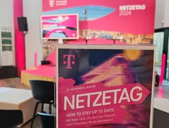 Ein Aufsteller mit dem Schriftzug Telekom Netzetag