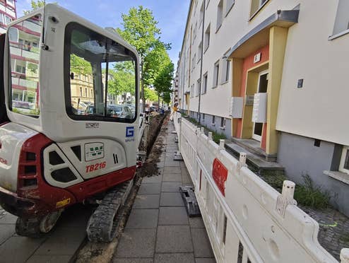 Glasfaser-Hausanschluss kann tausende Euro kosten Glasfaserausbau in Berlin: Am Haus vorbei