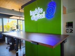 Schreibtisch im Büro von inside digital