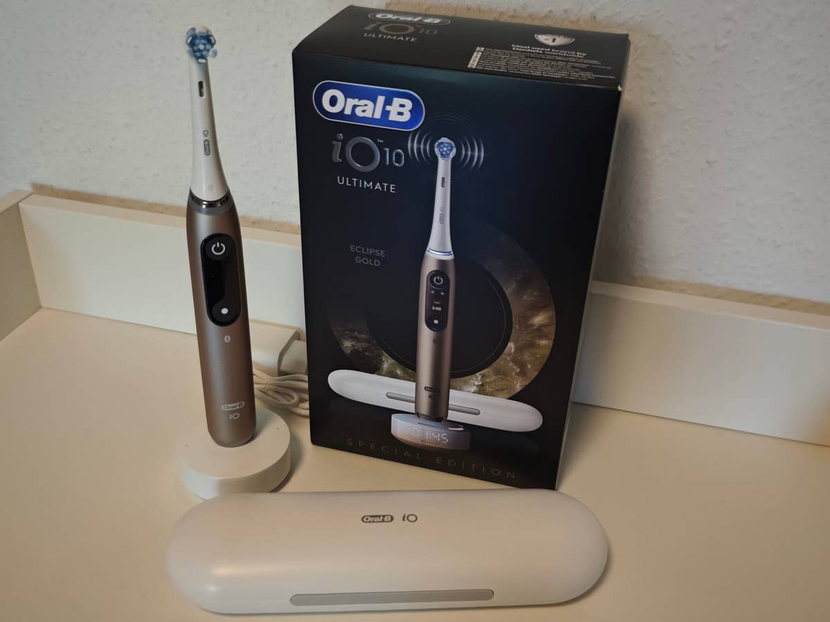 Die Oral-B iO10 Ultimate Eclipse Gold im Test. Die Oral-B iO10 Ultimate Eclipse Gold ausgepackt nebst Karton