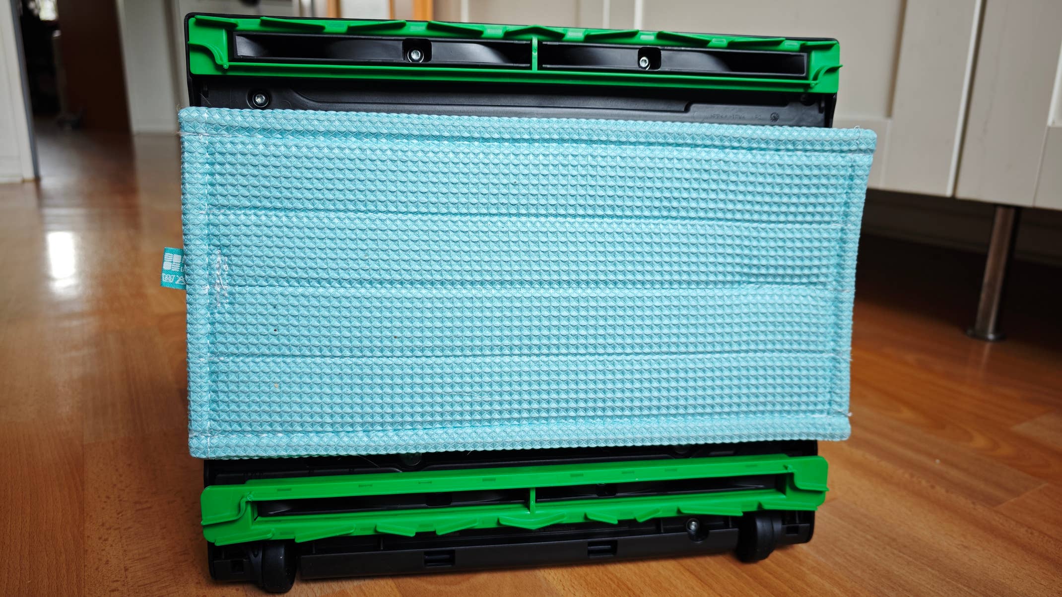 VK7 Kobold Vorwerk Saugwischer von unten mit Reinigungstuch