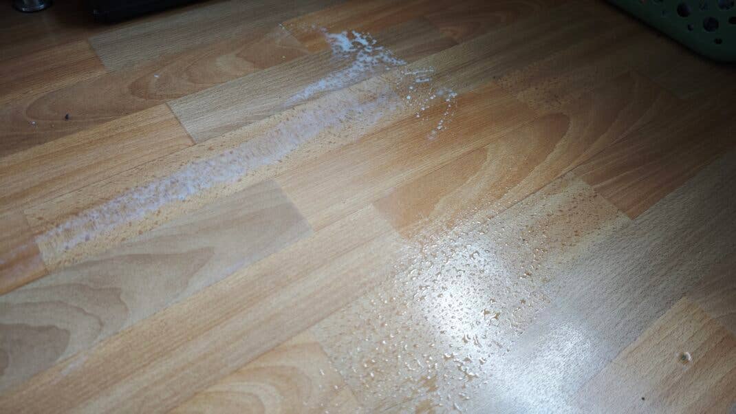 verwischter Milch- und Ölfleck