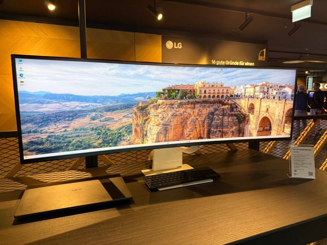 Ein LG UltraWide Monitor auf der LG Convention.