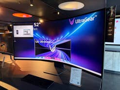 Ein LG UltraGear evo Monitor auf der LG Convention in Frankfurt.