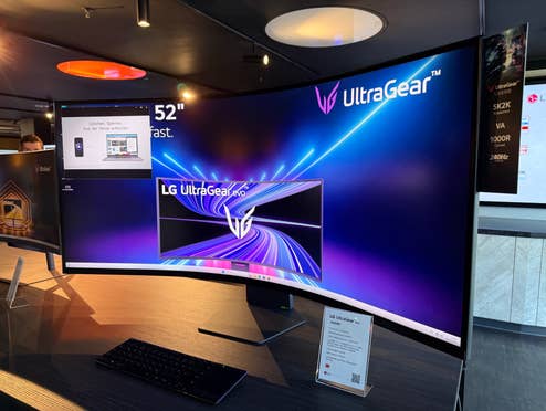 Ein LG UltraGear evo Monitor auf der LG Convention in Frankfurt.