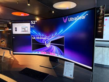 Ein LG UltraGear evo Monitor auf der LG Convention in Frankfurt.