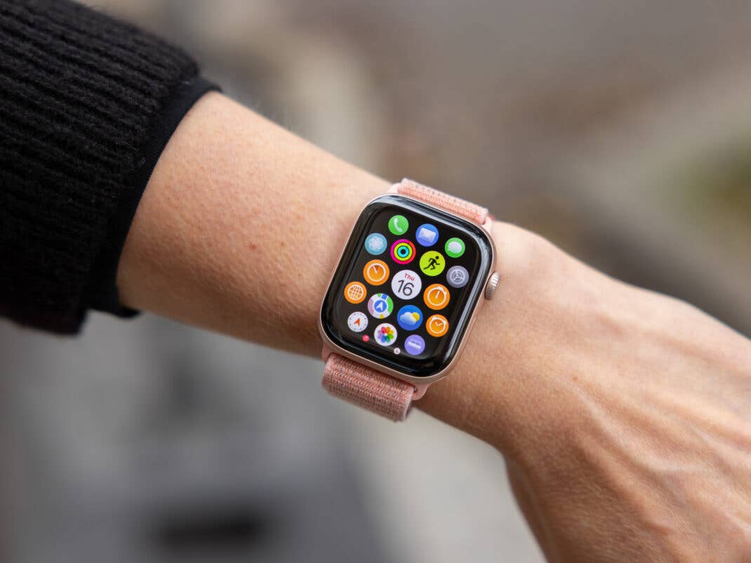 Das Display der Apple Watch Series 11 zeigt die Vielzahl an Apps, die im Apple-Watch-Ökosystem unterstützt werden.