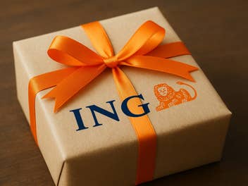 ING-Logo auf einem Geschenk mit orangener Schlaufe.
