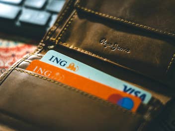 ING Debitcard und Kreditkarte im Portemonnaie