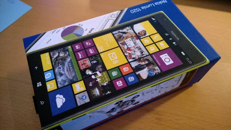 Innenaufnahme Verpackung Lumia 1520