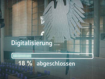 Fortschritt der Digitalisierung bei 18%, angezeigt mit einem deutschen Adleremblem im Plenarsaal des Bundestags.