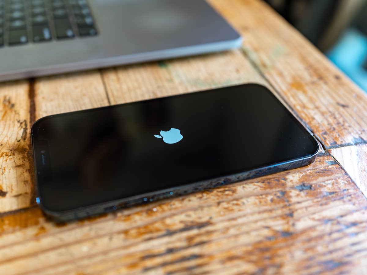 iPhone 12 Pro Max mit iOS-Update