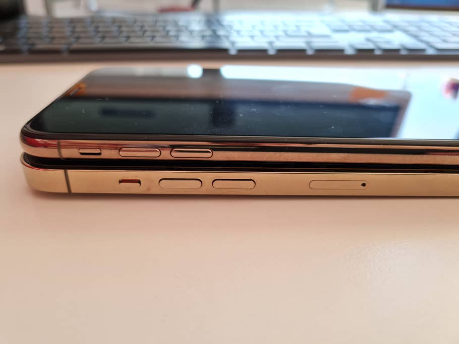 Für eine bessere Erreichbarkeit sind die Buttons größer und etwas weiter unten als bei den vorherigen Modellen. Für eine bessere Erreichbarkeit sind die Buttons größer und etwas weiter unten als bei den vorherigen Modellen.