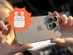 iPhone 16 Pro mit AirPods 4
