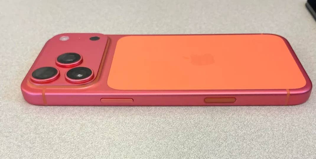 Das iPhone 17 Pro Max vom Reddit-Nutzer DakAttack316 ist nicht länger Cosmic Orange sondern Rosegold