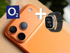 iPhone 17 Pro Max liegt auf einem Tisch, davor die Apple Watch Ultra 3 und das O2-Logo