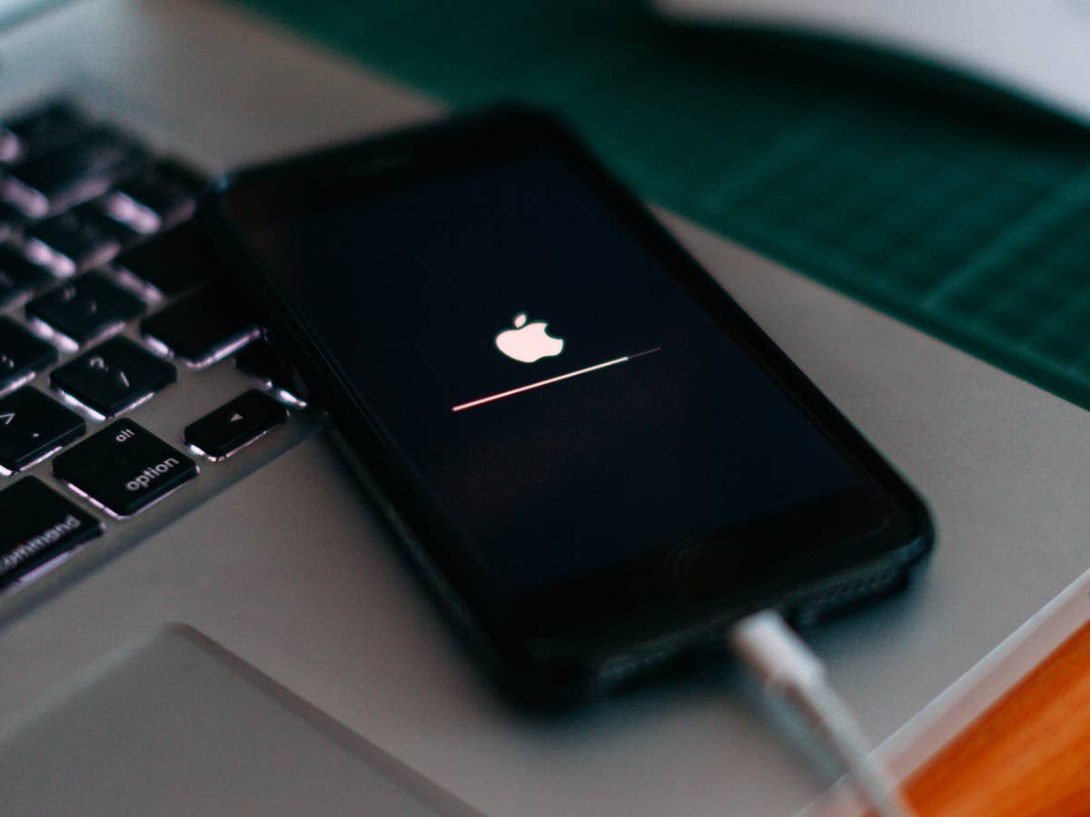 Unter anderem für iPhones stehen neue Updates zur Verfügung. Unter anderem für iPhones stehen neue Updates zur Verfügung.