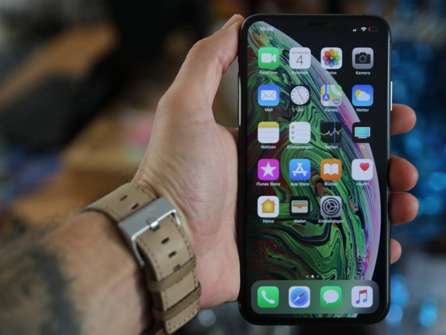 Das Display des iPhone XS Max in voller Länge.