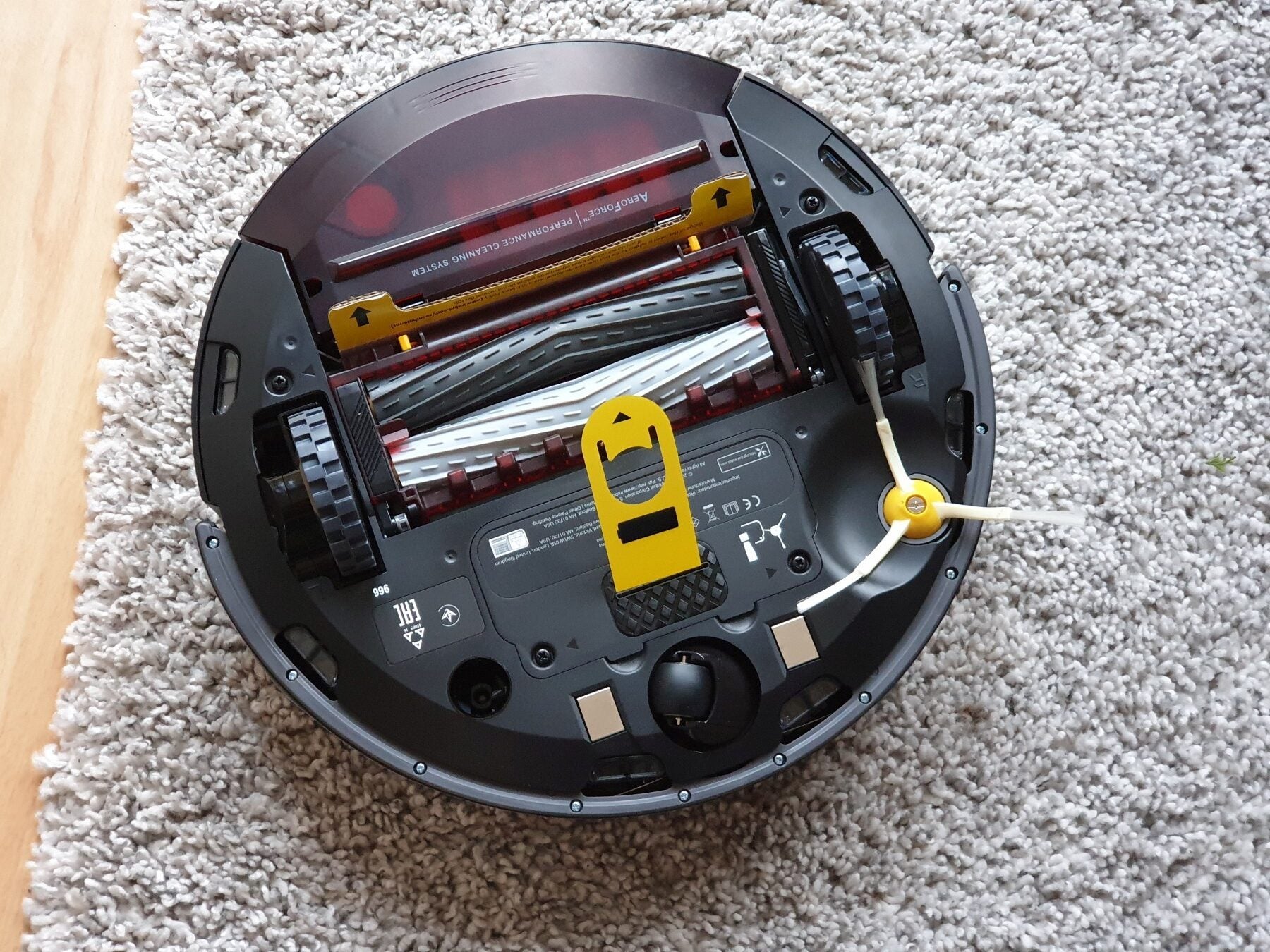 Unterseite des iRobot Roomba 966