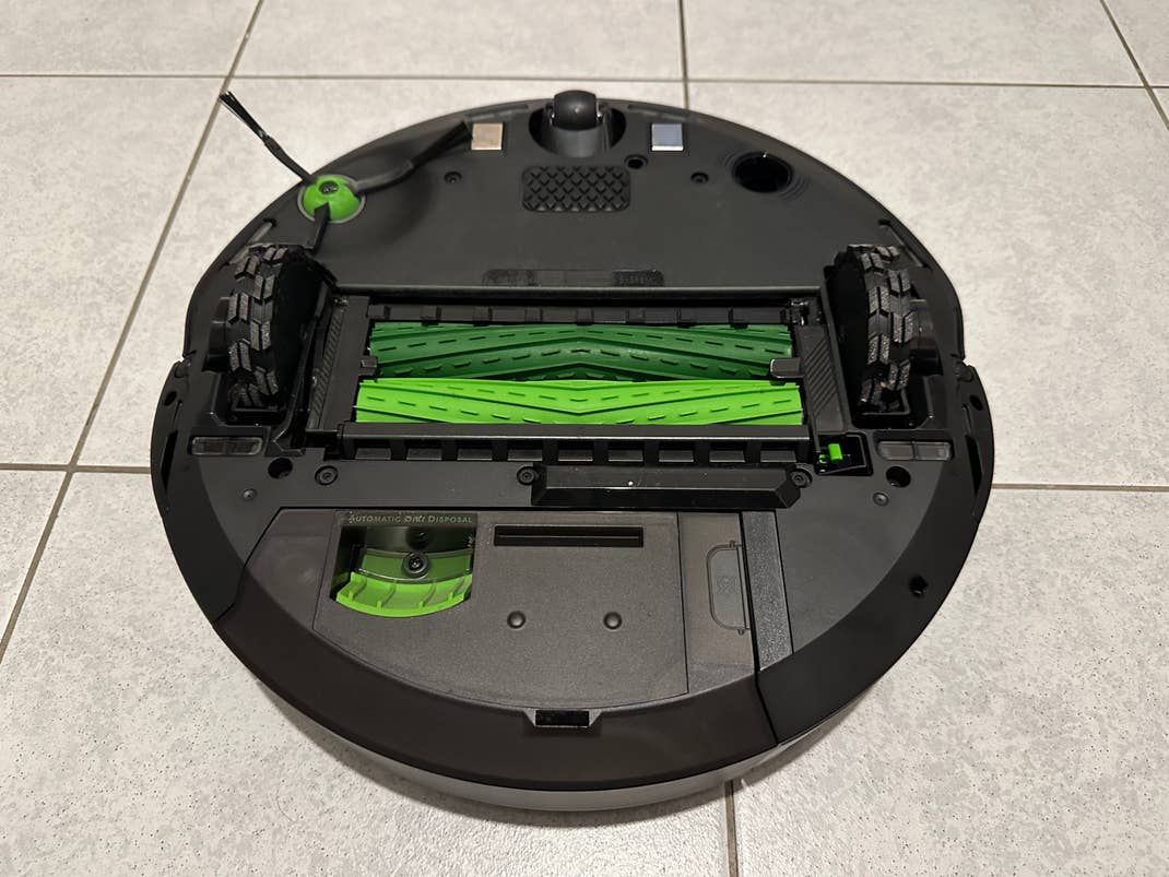 Der iRobot Roomba Combo j7+ von Unten